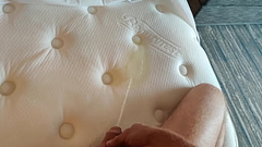 Mattress Pissing, Use the Bed Thumb